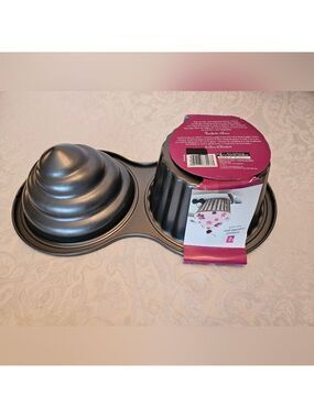 Giant Colossal Cupcake Pan - Decorative Bakeware Non Stick, New with Label